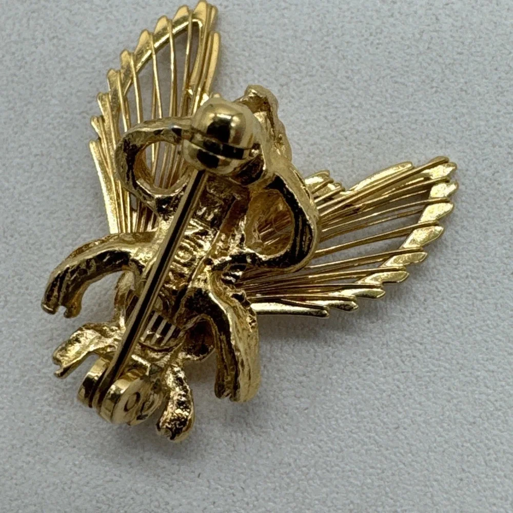 Vintage Monet Gold Tone Bee Brooch 3/4" - Picture 4 of 4